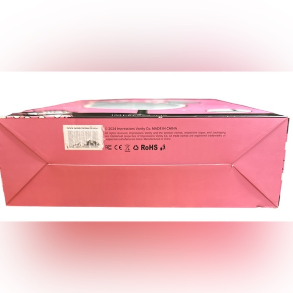 Feminine New-In-Box Disney Minnie Mouse Bowtiful LED Tabletop Makeup Mirror - Picture 6 of 6